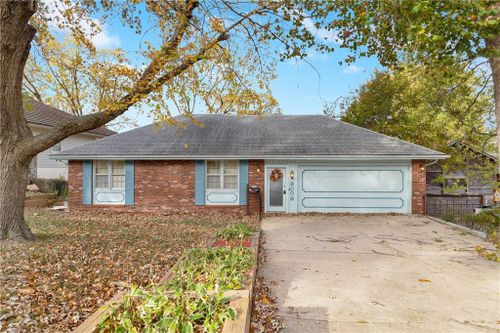 8008 Nw Pleasant Ford Road, Weatherby Lake, MO, 64152 | Card Image