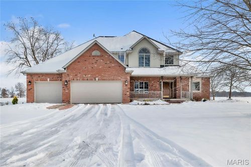 209 E Jaeger St, Raymond, IL, 62560-4956 | Card Image