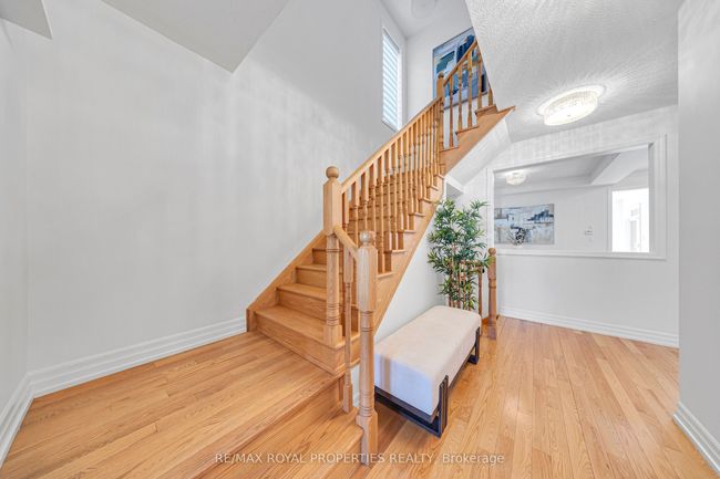 9 Av Micklefield, House other with 4 bedrooms, 3 bathrooms and 2 parking in Whitby ON | Image 7