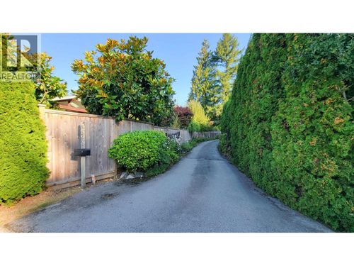 3595 Wellington Cres, North Vancouver, BC, V7R3B3 | Card Image