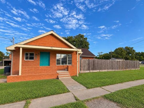 921 Marion Street, Port Neches, TX, 77651 | Card Image