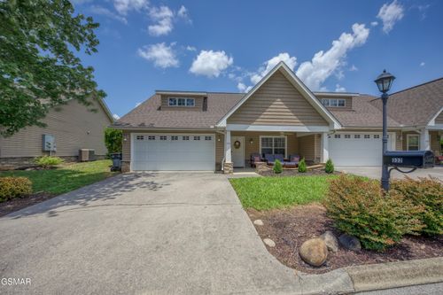332 Meriwether Way, Pigeon Forge, TN, 37863-4953 | Card Image