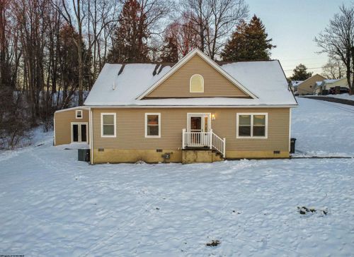 1457 Parkside Dr, Fairmont, WV, 26554-9028 | Card Image