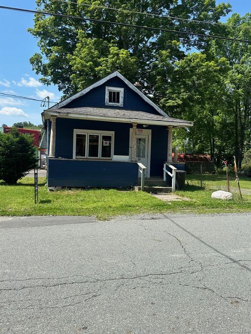 133 Pine St, Wurtsboro, NY, 12790-8212 | Card Image