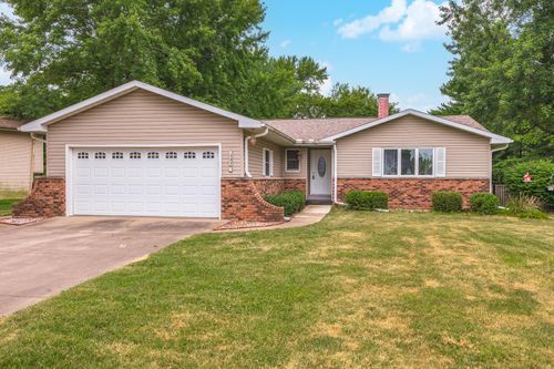1316 E Kirkwood Dr, Pontiac, IL, 61764-1520 | Card Image