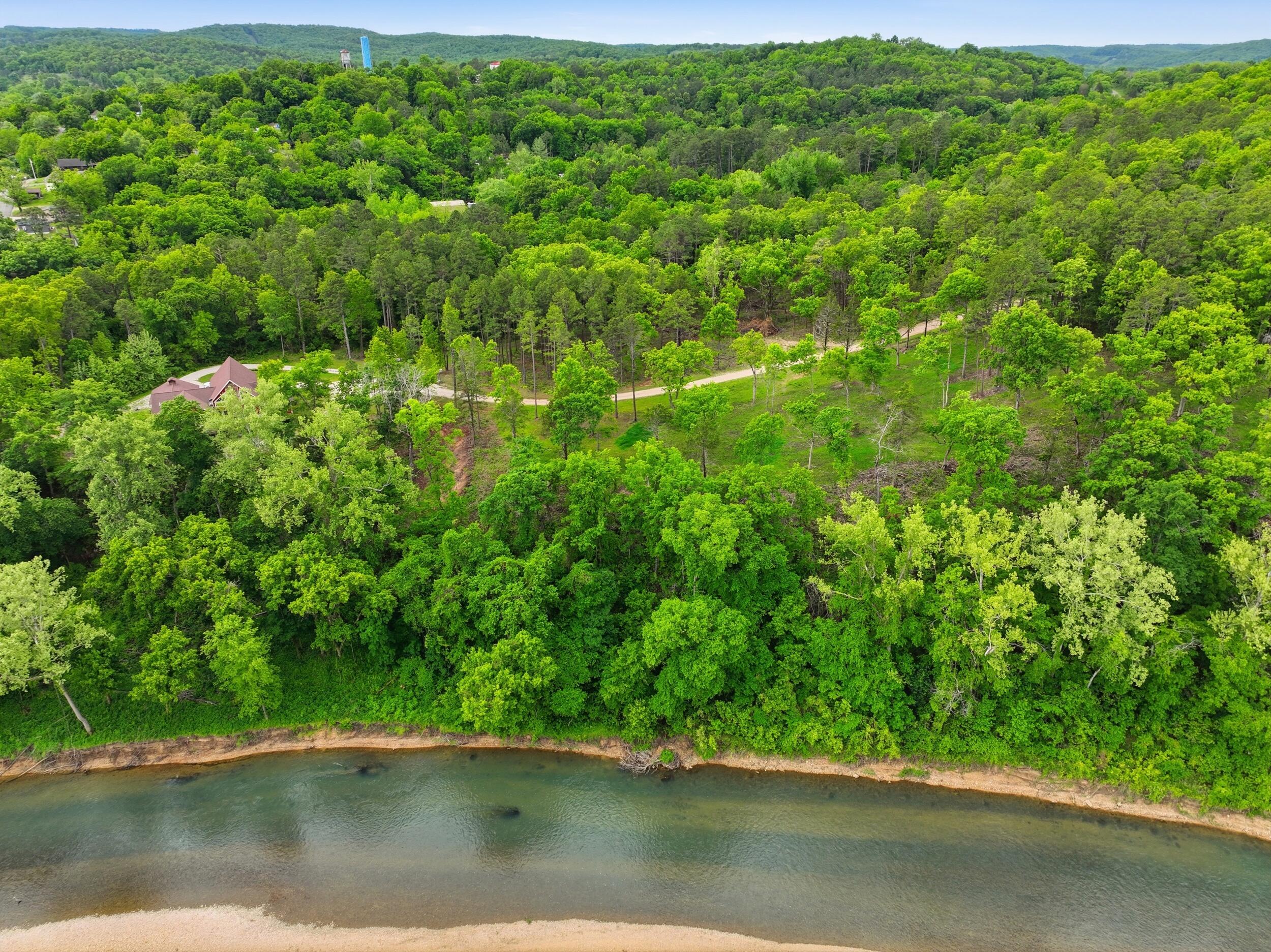 Land in Eminence 3