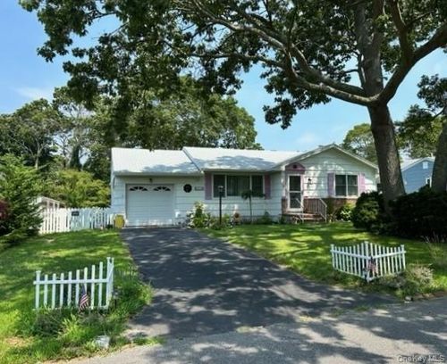 29 Maryland Blvd, Hampton Bays, NY, 11946-2654 | Card Image