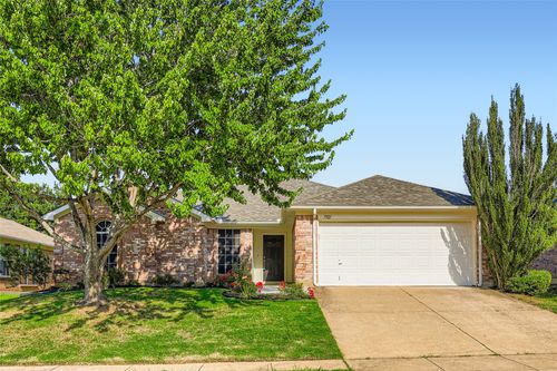 7921 Mourning Dove Dr, Arlington, TX, 76002-4195 | Card Image