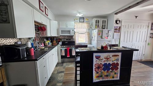 161 Old River Rd, Elsberry, MO, 63343-3312 | Card Image