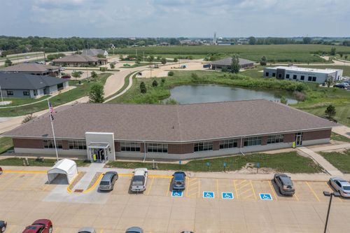 945 Tower Park Dr, Waterloo, IA, 50701-9098 | Card Image