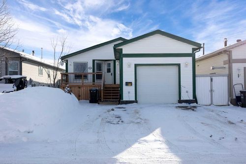 561 Mckinlay Cres, Fort Mcmurray, AB, T9K2R6 | Card Image