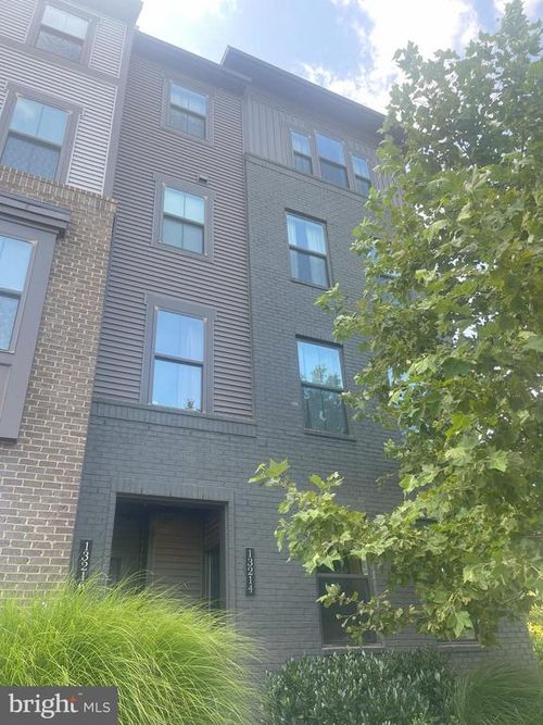 1b-13216 Woodland Park Rd, HERNDON, VA, 20171-3019 | Card Image