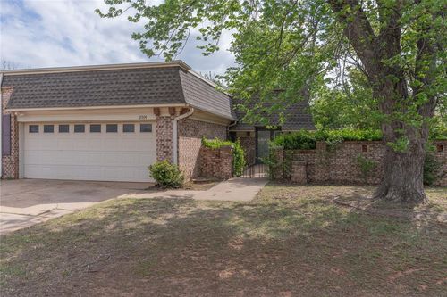 12304 Green Valley Dr, Oklahoma City, OK, 73120-8843 | Card Image