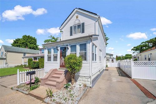 132 Arthur Ave, S Floral Park, NY, 11001-3502 | Card Image