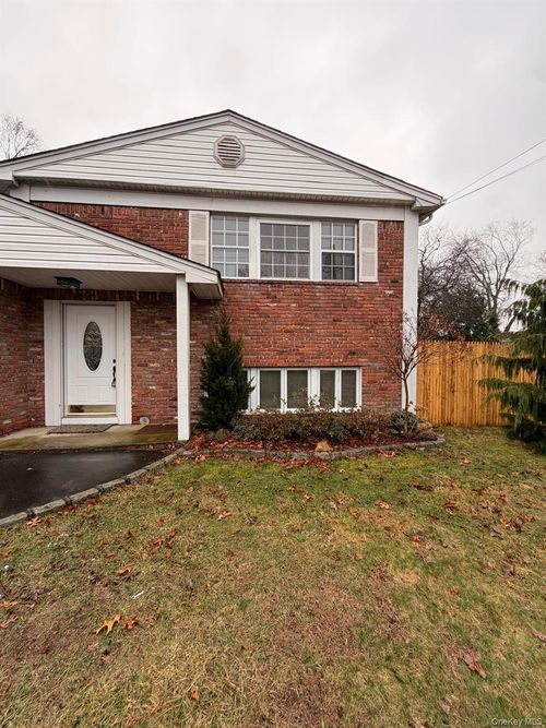 740 Church St, Bohemia, NY, 11716-5002 | Card Image