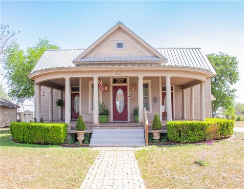 207 W Carter St, Beeville, TX, 78102-3903 | Card Image