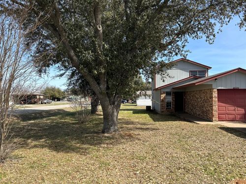 1852 Coral Rd, Azle, TX, 76020-4767 | Card Image