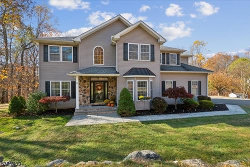 7 Stonehedge Ln, Byram Twp, NJ, 07821-3526 | Card Image