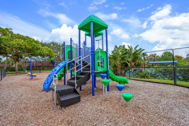 1206 12 Th Ct, Condo with 2 bedrooms, 3 bathrooms and null parking in Jupiter FL | Image 22