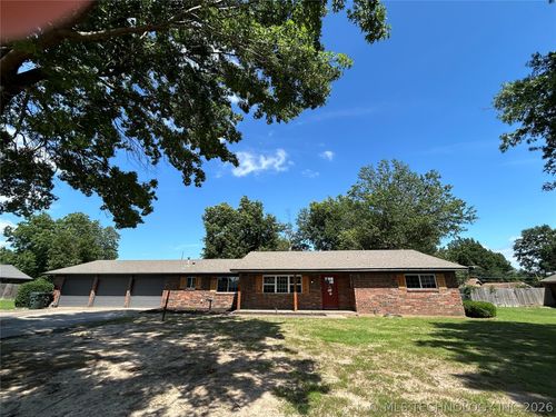 2412 W Coburn Cir, Muskogee, OK, 74401-8019 | Card Image