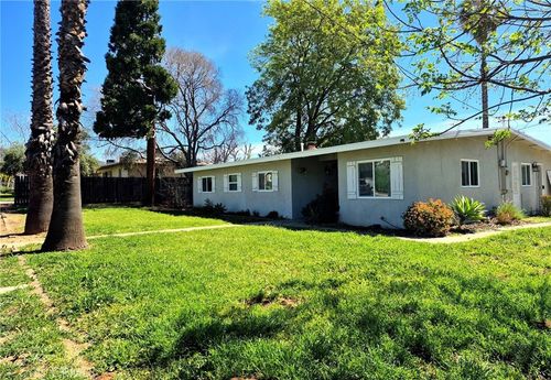 217 E Avenue L, Calimesa, CA, 92320-1324 | Card Image