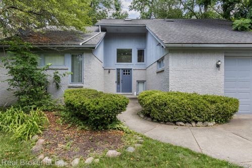 3195 Green Oaks Dr, West Bloomfield, MI, 48324-3208 | Card Image