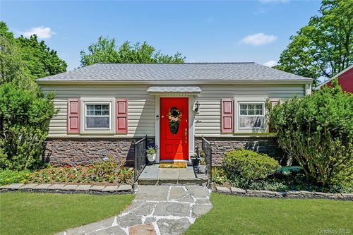 5 Lawrence St, Nyack, NY, 10960-2908 | Card Image