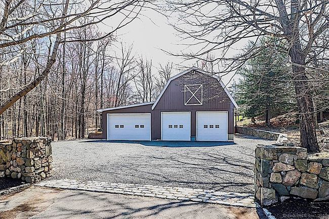 Three Bay Barn Ideal for Car Enthusiasts, Master Carpenters or Some Livestock | Image 8