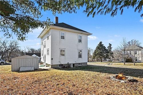 421 Cooper St, Maryville, MO, 64468-2415 | Card Image