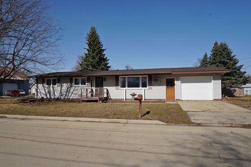 901 18th Ave, Charles City, IA, 50616-1305 | Card Image