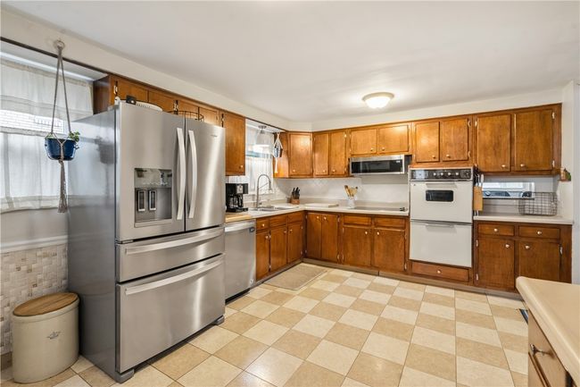 1009 Connor Rd, House other with 5 bedrooms, 2 bathrooms and 1 parking in Castle Shannon PA | Image 7