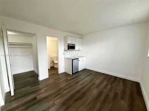 303a-2520 N Andrews Ave, Wilton Manors, FL, 33311-2502 | Card Image