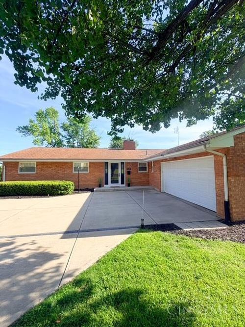 1125 Briarwood Dr, Hamilton, OH, 45013-3802 | Card Image