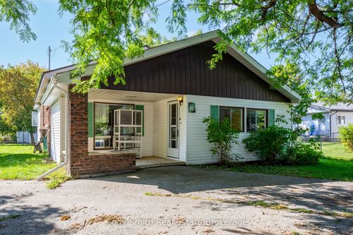 18 Chatham St, Penetanguishene, ON, L9M1B8 | Card Image