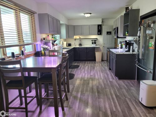 318 E Pleasant Valley Street, Sigourney, IA, 52591 | Card Image
