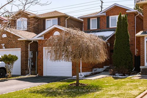 82 Whitney Pl, Thornhill, ON, L4J6V5 | Card Image