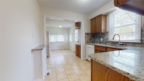 23151 Albion Ave, Farmington Hills, MI, 48336-3611 | Card Image