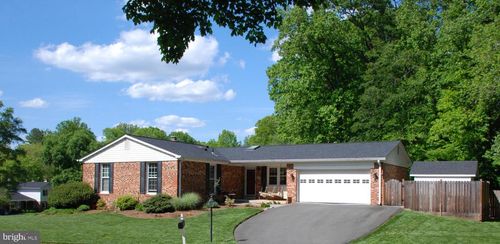 9322 Elk Dr, Springfield, VA, 22153-1360 | Card Image