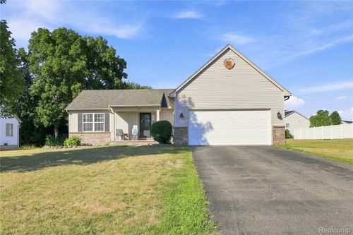 8074 Bradbury Ln, Grand Blanc, MI, 48439-7248 | Card Image