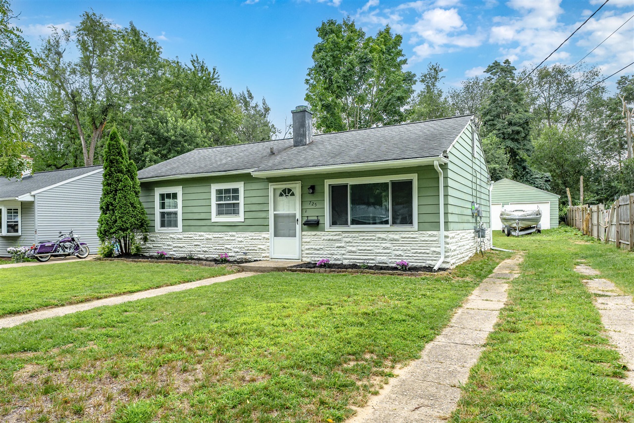 Denway Dr, Kalamazoo, MI 49008