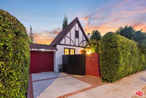8818 Rosewood Ave, West Hollywood, CA, 90048-2408 | Card Image