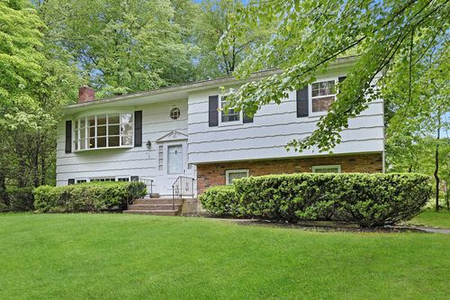 13 Old Brick Rd, New City, NY, 10956-1725 | Card Image