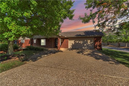 8 W Prairie Dunes Ct, Rogers, AR, 72758-9505 | Card Image