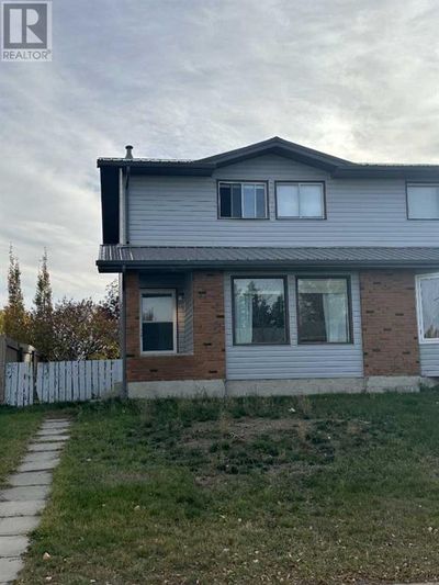 109 Winkler Dr, Home with 3 bedrooms, 2 bathrooms and 4 parking in Hanna AB | Image 2