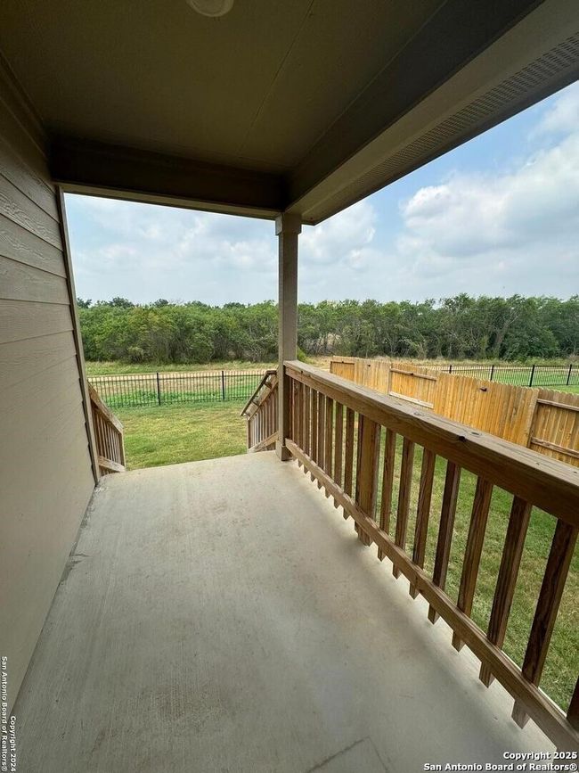 345 Middle Green Loop, House other with 3 bedrooms, 2 bathrooms and null parking in Floresville TX | Image 8