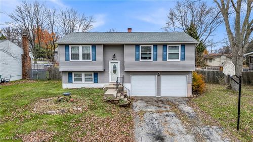 4886 Pine Trace Drive, Youngstown, OH, 44515 | Card Image