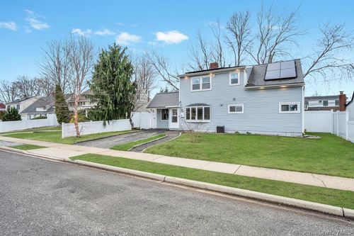 26 Family Ln, Levittown, NY, 11756-3424 | Card Image