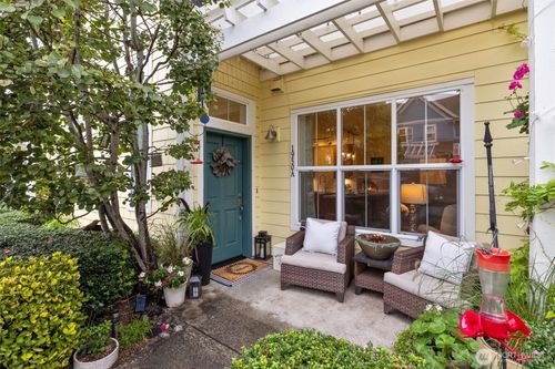 50a-1950 18th Ave Ne, Issaquah, WA, 98029-7376 | Card Image