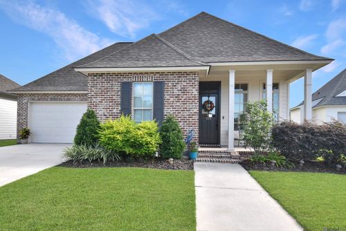 353 Glenthorne Dr, Gonzales, LA, 70737-3052 | Card Image