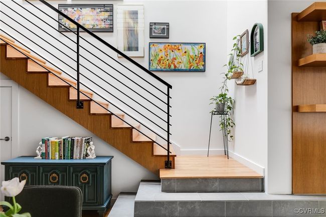 The decorative iron balustrade provides a stunning focal point. | Image 16